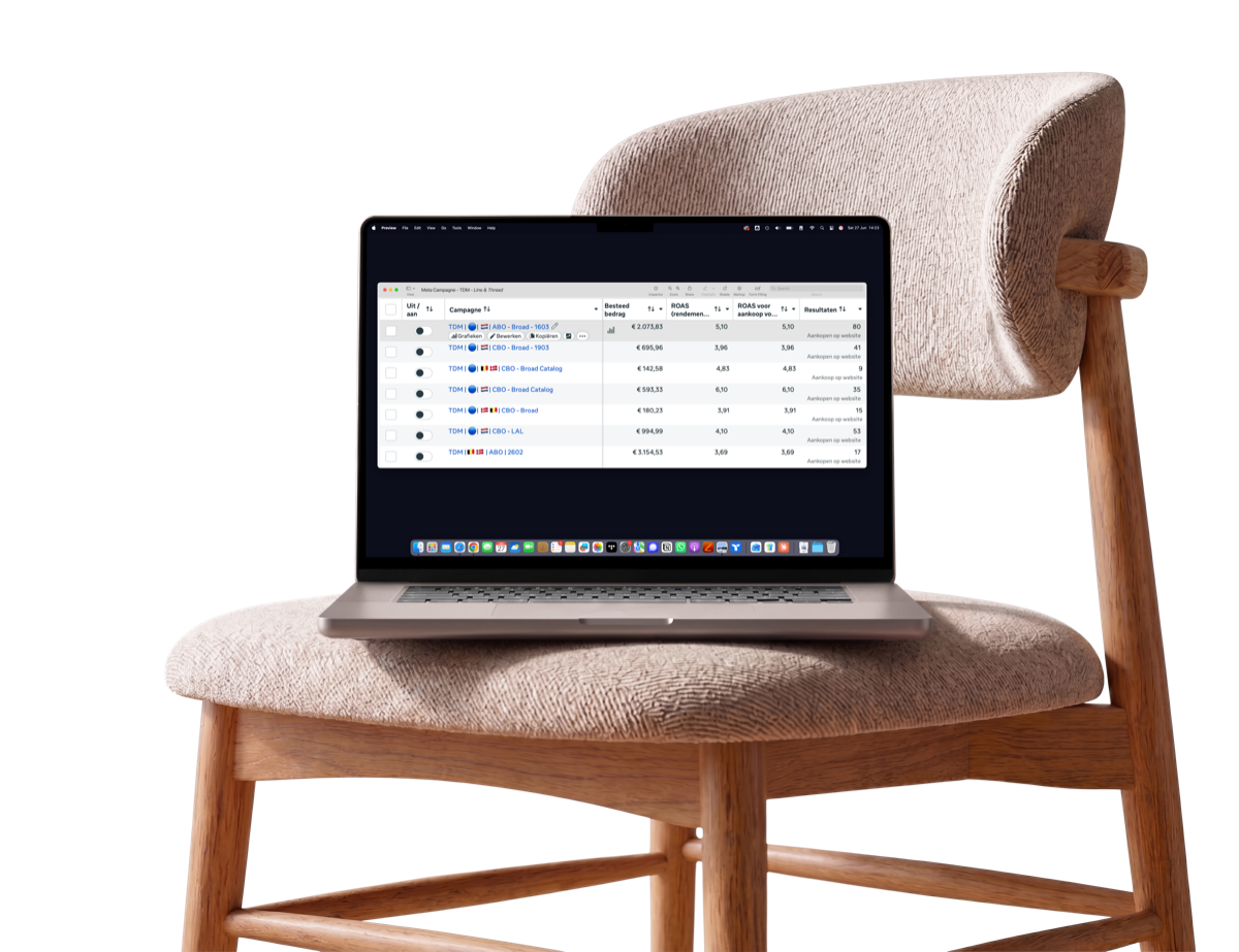 Meta Ads Manager dashboard op een MacBook, beheerd door Momenti